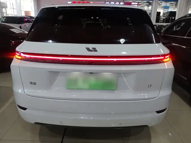 Li Auto L7 — Фото автомобиля 5