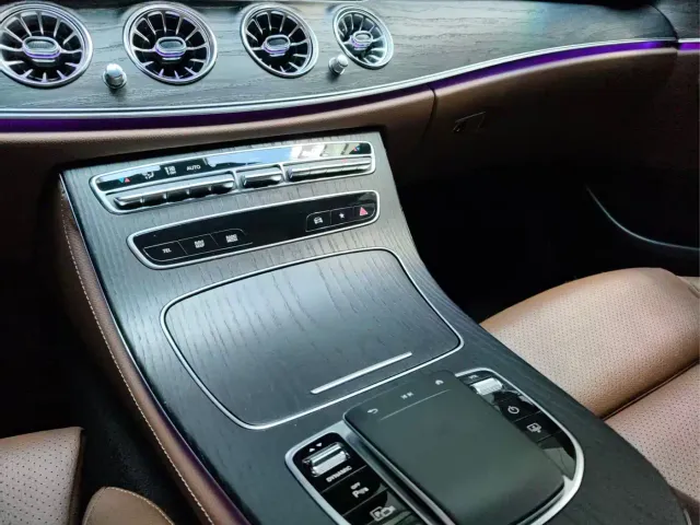 Mercedes-Benz E-Class — Фото автомобиля 12
