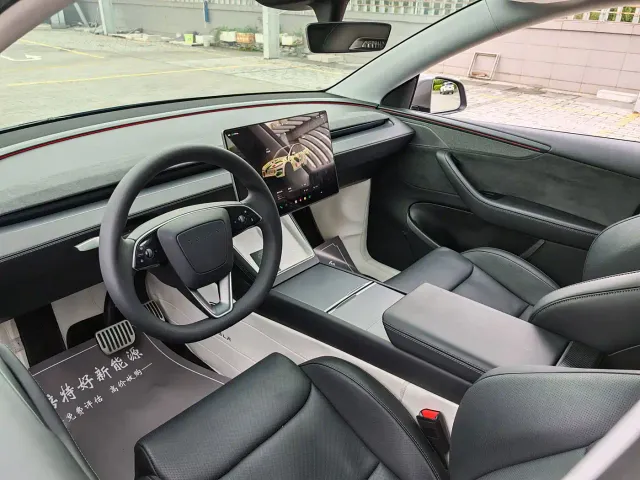Tesla Model Y — Фото автомобиля 15