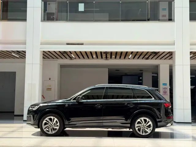 Audi Q7 — Фото автомобиля 8