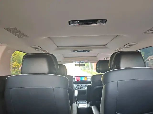 Roewe iMAX8 — Фото автомобиля 22