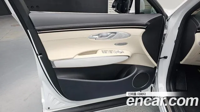 Genesis GV70 — Фото автомобиля 23