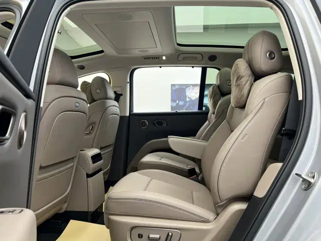 Li Auto i8 — Фото автомобиля 19
