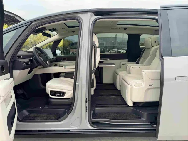 Li Auto MEGA — Фото автомобиля 14