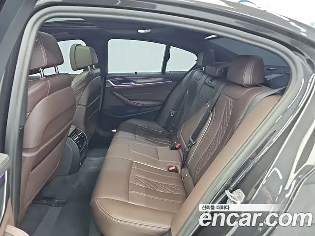 BMW 5 Series G30 — Фото автомобиля 12