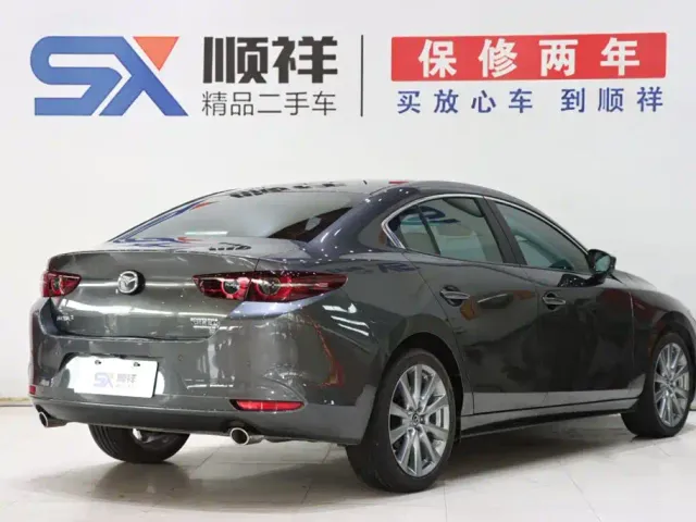 Mazda Axela — Фото автомобиля 5