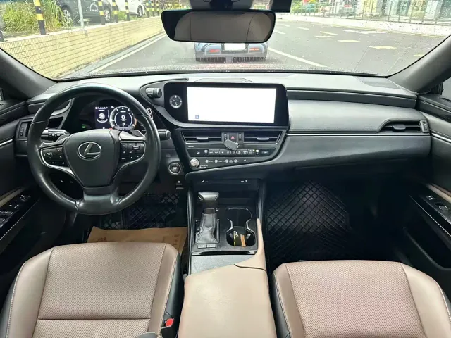 Lexus ES — Фото автомобиля 5