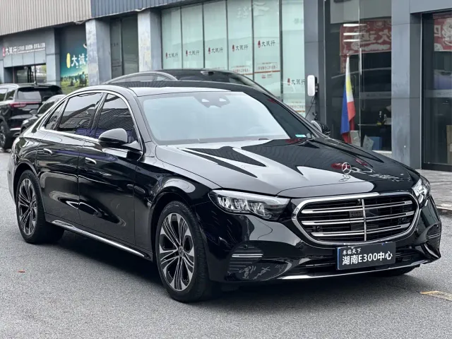 Mercedes-Benz E-Class — Фото автомобиля 3