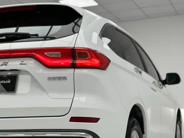 Haval M6 — Фото автомобиля 13