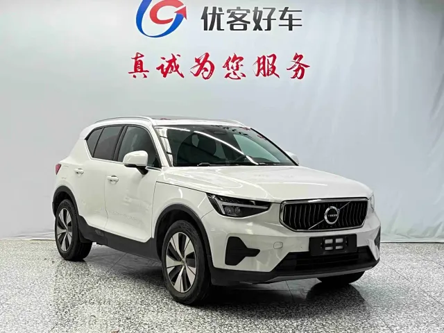 Volvo XC40 — Фото автомобиля 3