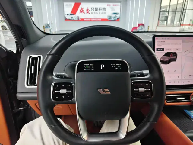 Li Auto L7 — Фото автомобиля 8