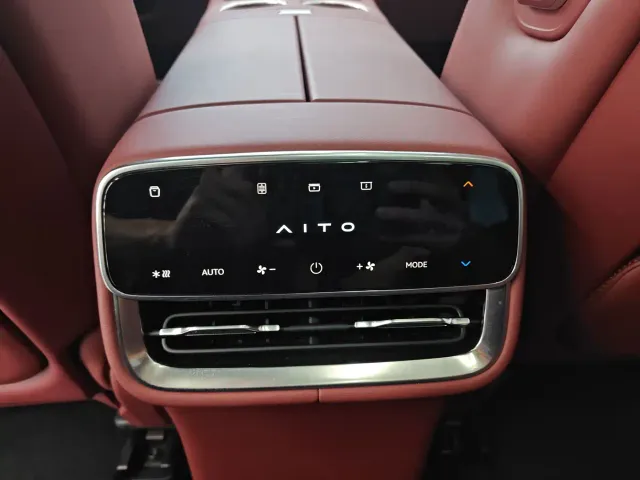 Aito M8 — Фото автомобиля 22