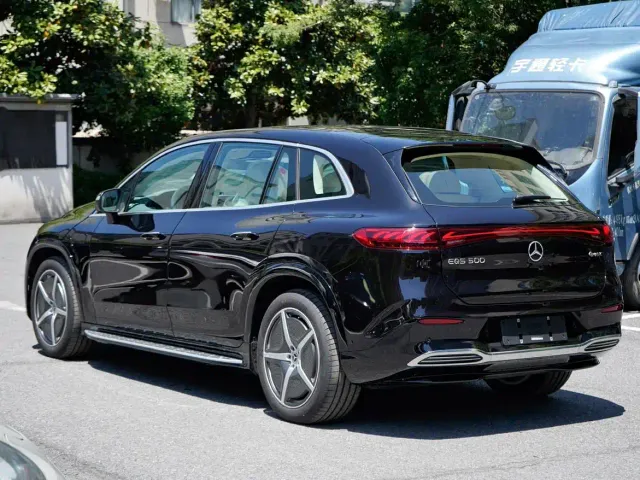 Mercedes-Benz EQS SUV — Фото автомобиля 4