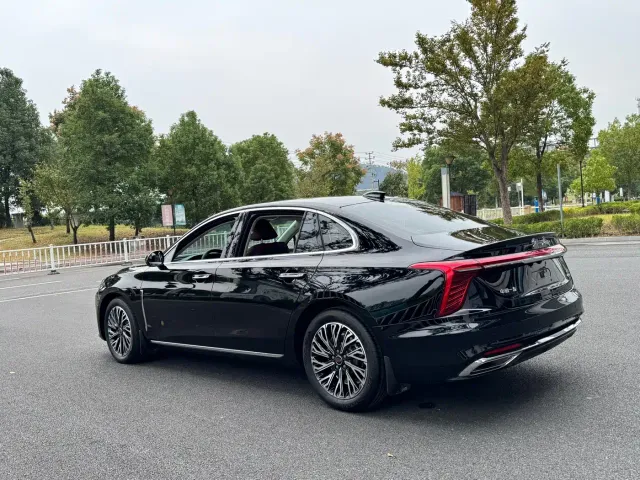 Hongqi H5 — Фото автомобиля 7