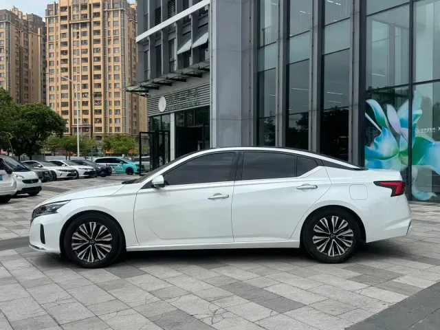 Nissan Teana — Фото автомобиля 3