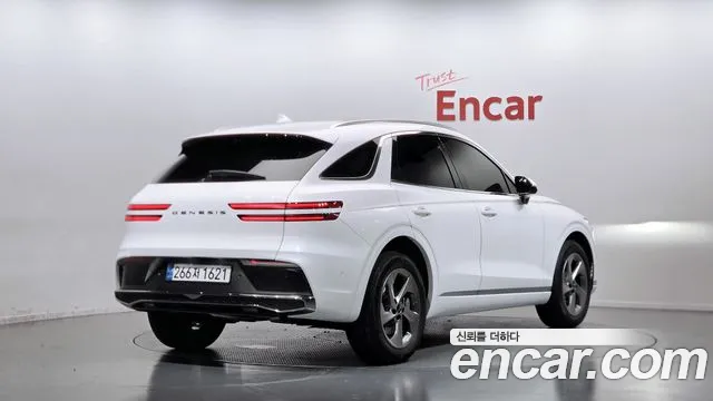 Genesis GV70 2.5T Бензин 2WD — Фото автомобиля 2