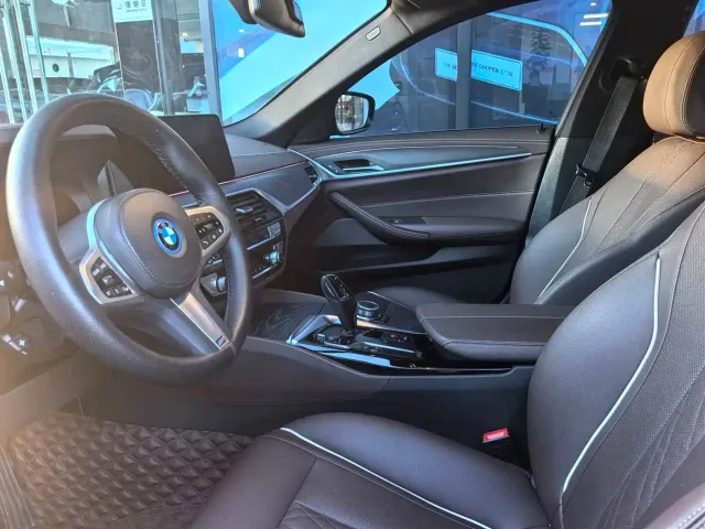 BMW 5 Series — Фото автомобиля 3