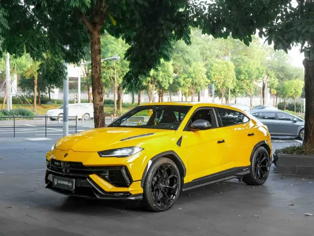Фотография автомобиля — Lamborghini Urus
