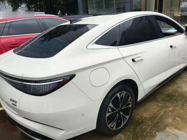 BYD Seal 07 DM-i — Фото автомобиля 4