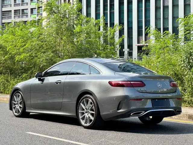 Mercedes-Benz E-Class — Фото автомобиля 10