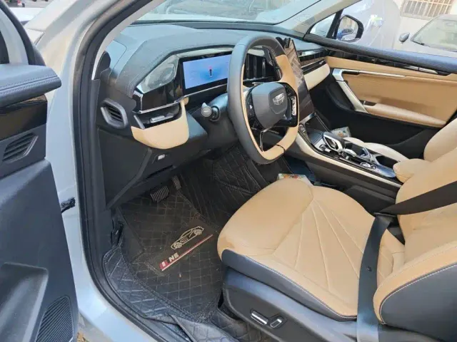 Geely Boyue L — Фото автомобиля 17