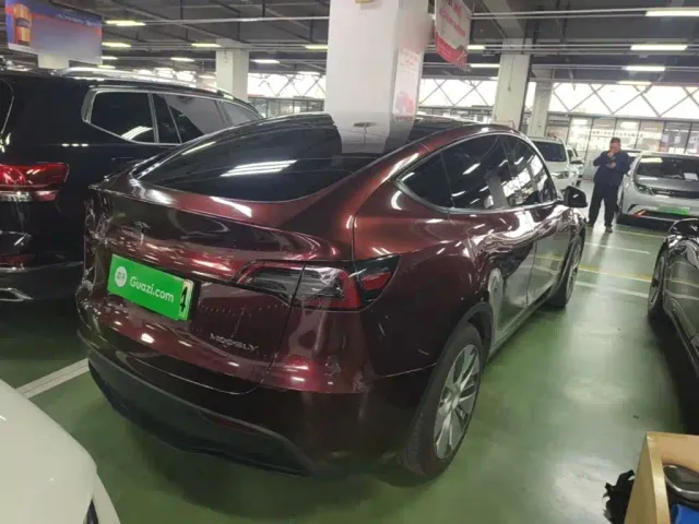 Tesla Model Y — Фото автомобиля 6