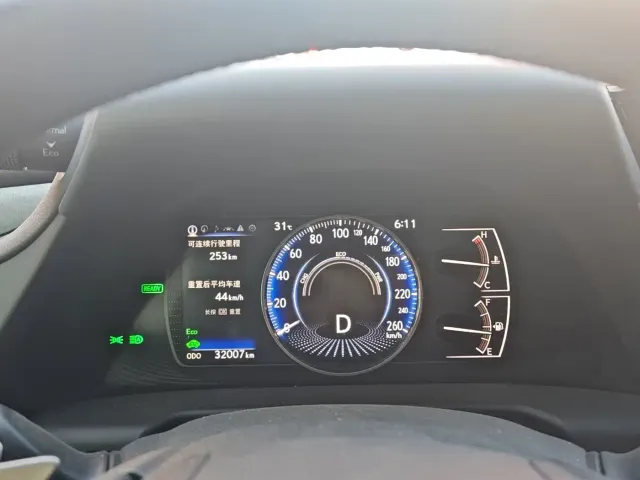 Lexus ES — Фото автомобиля 5