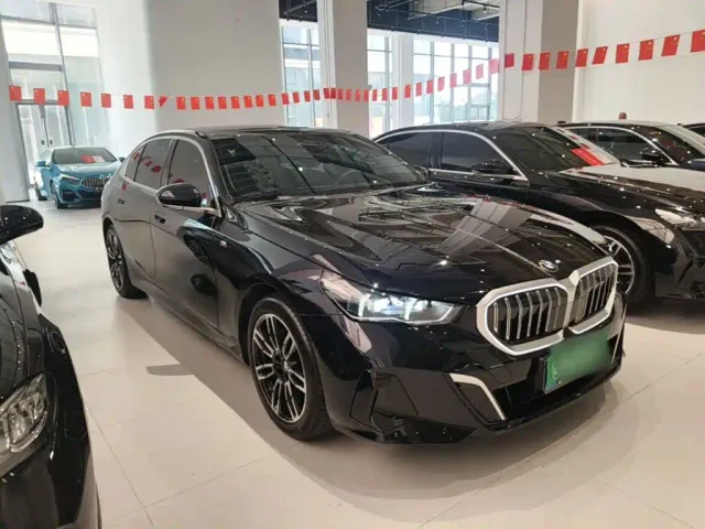 BMW 5 Series — Фото автомобиля 3
