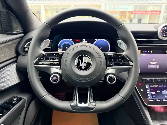 Maserati Grecale — Фото автомобиля 18