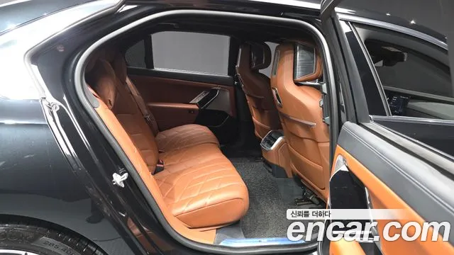 BMW 7 Series G70 — Фото автомобиля 18