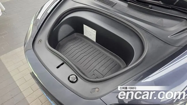 Tesla Model 3 — Фото автомобиля 6