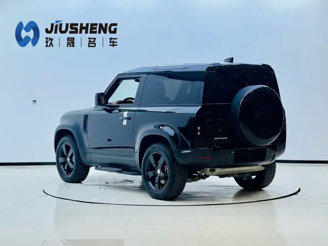 Land Rover Defender — Фото автомобиля 4
