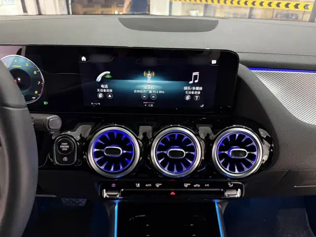 Mercedes-Benz GLA-Class — Фото автомобиля 15