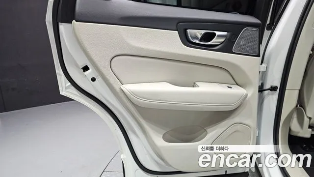Volvo XC60 Generation 2 — Фото автомобиля 25