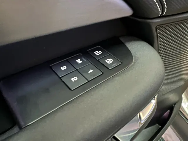 Land Rover Discovery — Фото автомобиля 12
