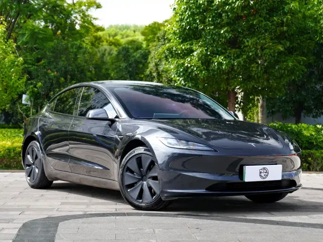 Tesla Model 3 — Фото автомобиля 3