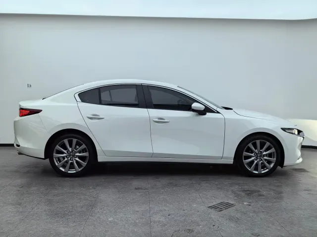 Mazda Axela — Фото автомобиля 7