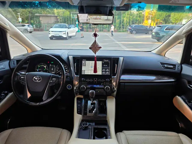 Toyota Vellfire — Фото автомобиля 17