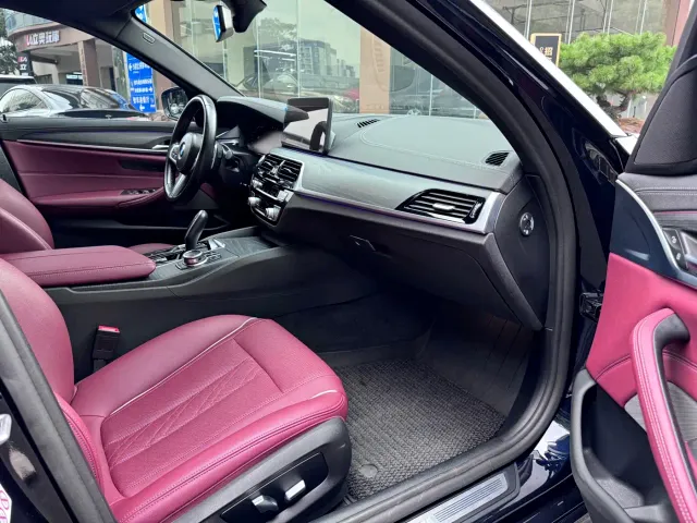 BMW BMW 5 Series 2022 Facelift 530Li Leading M Sport Package — Фото автомобиля 13