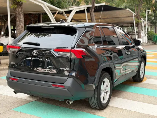 Toyota RAV4 — Фото автомобиля 7