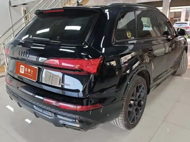 Audi Q7 — Фото автомобиля 3