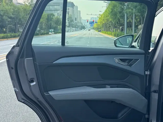 Audi Q5 e-tron — Фото автомобиля 15
