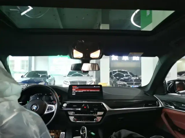 BMW 5 Series — Фото автомобиля 17