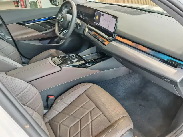 BMW 5 Series — Фото автомобиля 18