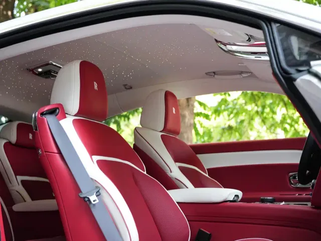 Rolls-Royce Spectre — Фото автомобиля 9