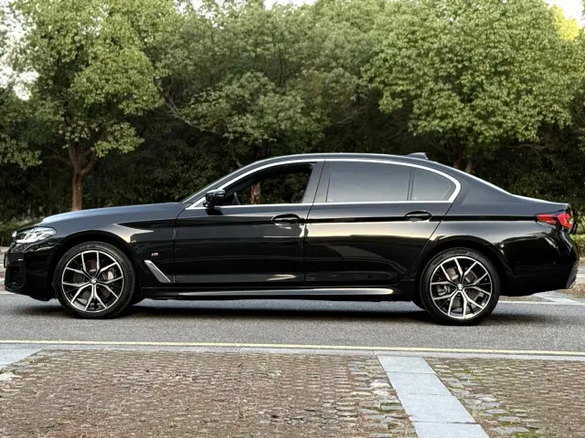 BMW 5 Series — Фото автомобиля 3