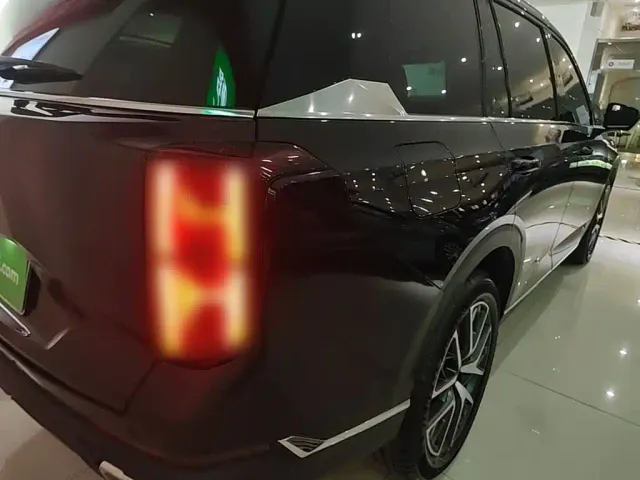 GAC Trumpchi GS8 — Фото автомобиля 7