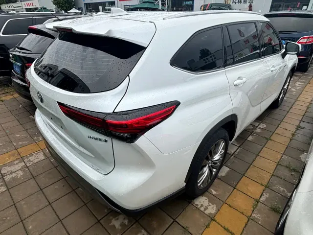 Toyota Highlander — Фото автомобиля 6