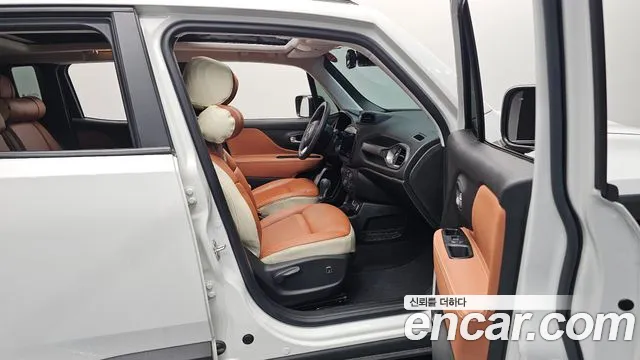 Jeep Renegade — Фото автомобиля 25