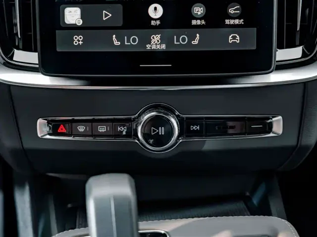 Volvo S90 — Фото автомобиля 11